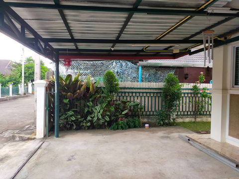 Single house for rent in Somwang Village, San Phak Wan, Hang Dong. Call 082-532-3935.