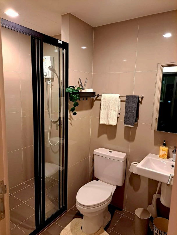 picture CD050 For Rent – The Base Phetchaburi–Thonglor | Corner Unit with Private Access, Fully Furnished - 9/10