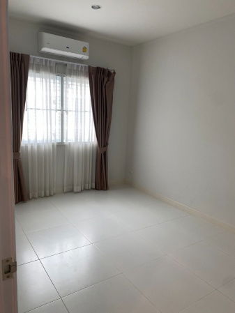 picture **For Sale: Townhome at Miracle Plus Village, Project 3, Soi Phetkasem 63** - 9/13