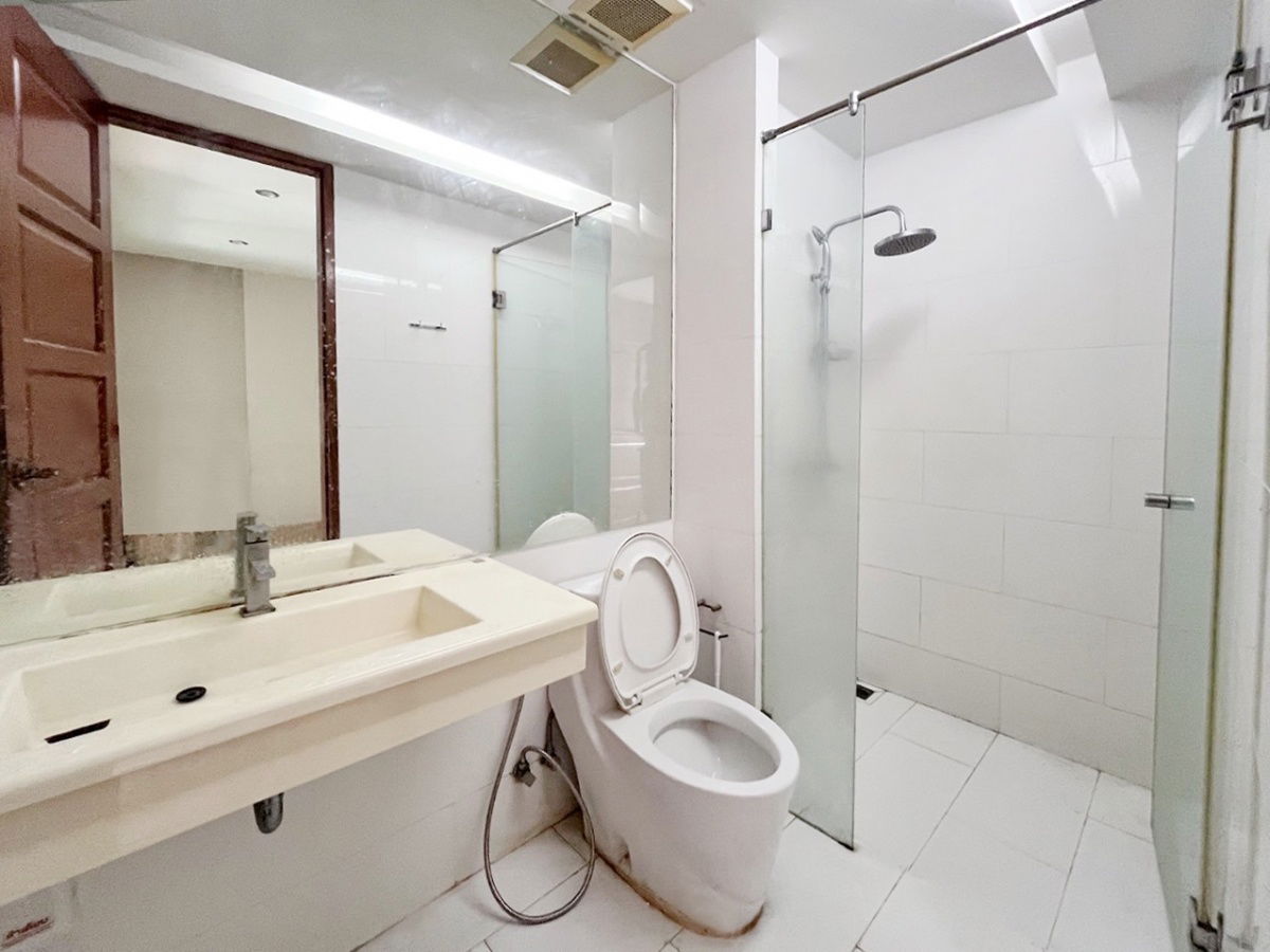 รูป 🚨 ด่วน! ห้องสวย ชั้น 3 วิวโล่ง ราคานี้มีครั้งเดียว – เอมเมอรัล เรสซิเดนซ์ รัชดา อาคาร C 🚨 - รูปที่ 7/8