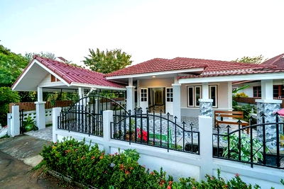 Houses for rent Hang Dong Chiang Mai : House for rent 22,000 baht/month​ Near KadFarang 