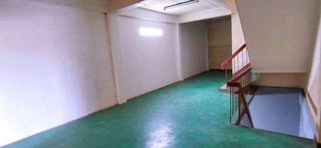 picture Romklao ARL LatKrabang 749m. 4.5-story commercial building for rent corner unit 24sq wah 385 sq m A - 2/8