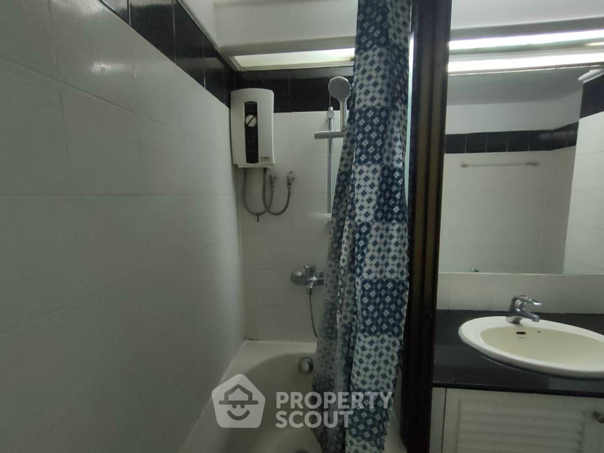 picture 1-BR Condo at Supalai Place Sukhumvit 39 near BTS Phrom Phong (ID 425776) - 7/14