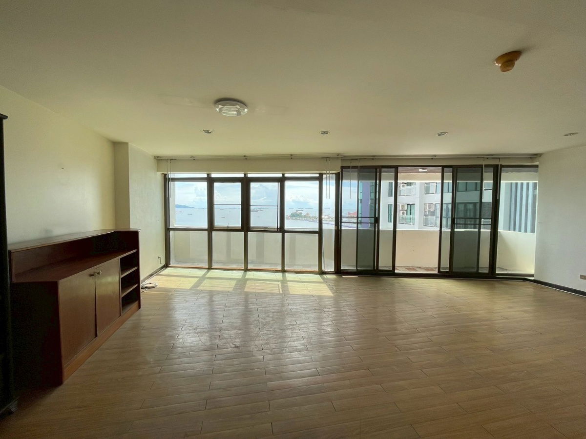 รูป ขายคอนโดหายาก! Duplex 2 ชั้น 237 ตร.ม. วิวทะเลเต็มๆ Eastern Tower ศรีราชา เลี้ยงสัตว์ได้ ราคาดีสุดๆ - รูปที่ 2/17