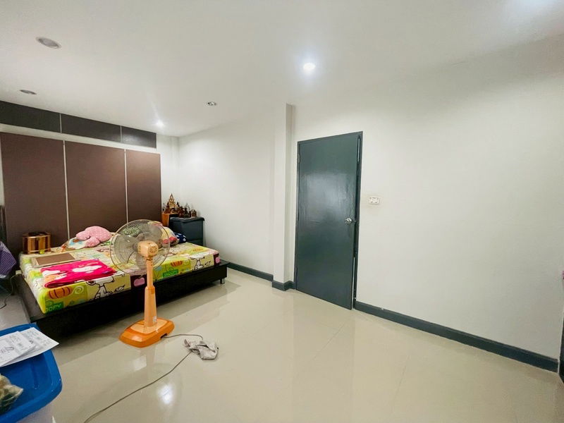 picture For sale: 2-story townhouse, 22.5 sq m, Soi 8, Sinthavee Thian Thale 2 Village, near Central Rama 2. - 8/12