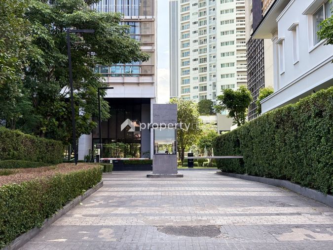Park Origin Phrom Phong