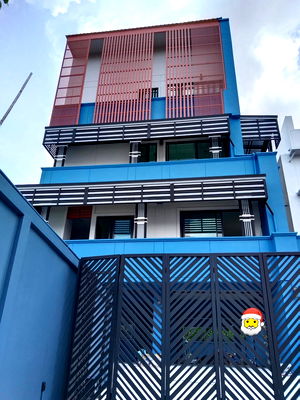 เช่าโฮมออฟฟิศ รร.รักษาดินแดน ศูนย์การนักศึกษาวิชาทหาร : 🏢 บ้าน / โฮมออฟฟิศ / สำนักงานให้เช่า 4 ชั้น 480 ตร.ม. ทำเลใจกลางเมือง ใกล้ MRT สุทธิสาร – MRT ห้วยขวาง