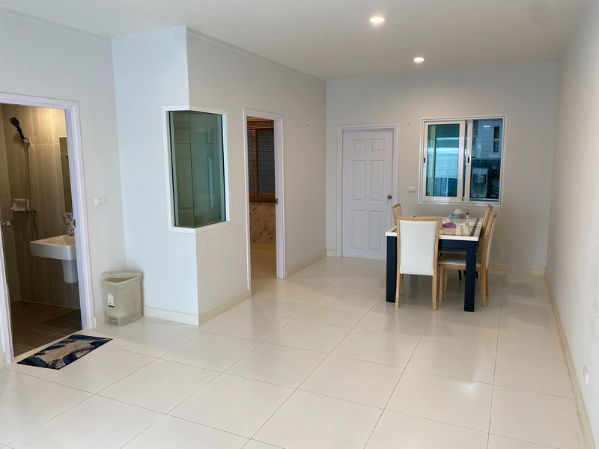 picture **For Sale: Townhome at Miracle Plus Village, Project 3, Soi Phetkasem 63** - 2/13