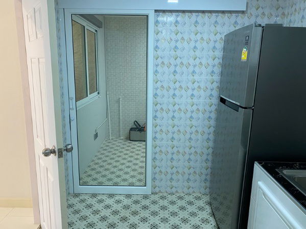 picture **For Sale: Townhome at Miracle Plus Village, Project 3, Soi Phetkasem 63** - 4/13