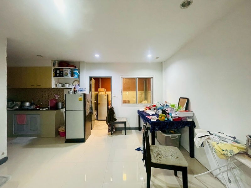 picture For sale: 2-story townhouse, 22.5 sq m, Soi 8, Sinthavee Thian Thale 2 Village, near Central Rama 2. - 4/12