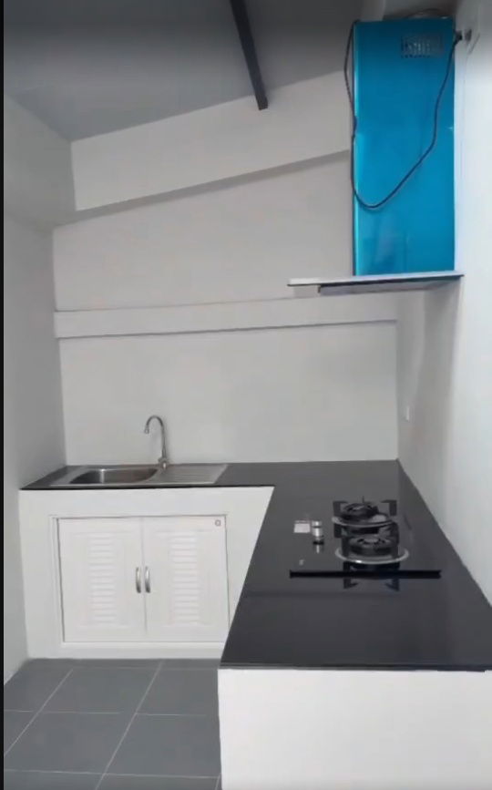 รูป บ้านสไตล์ Modern ที่ออกแบบเรียบง่าย  ตั้งอยู่ในหมู่บ้านอยู่สบายคลอง1 ปทุมธานี บนทำเลใกล้เมือง ทำเลอยู่ในแหล่งชุมชนใกล้ 7-11 200 เมตร - รูปที่ 5/8