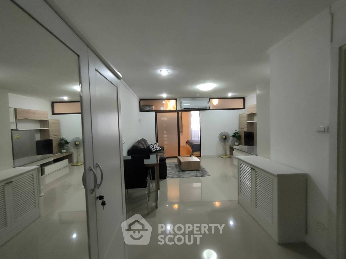 picture 1-BR Condo at Supalai Place Sukhumvit 39 near BTS Phrom Phong (ID 425776) - 2/14