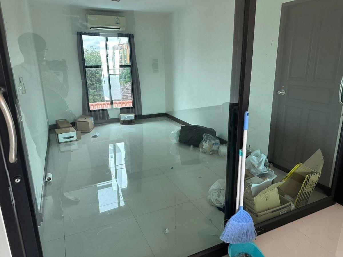 รูป 🏢 บ้าน / โฮมออฟฟิศ / สำนักงานให้เช่า 4 ชั้น 480 ตร.ม. ทำเลใจกลางเมือง ใกล้ MRT สุทธิสาร – MRT ห้วยขวาง - รูปที่ 6/19