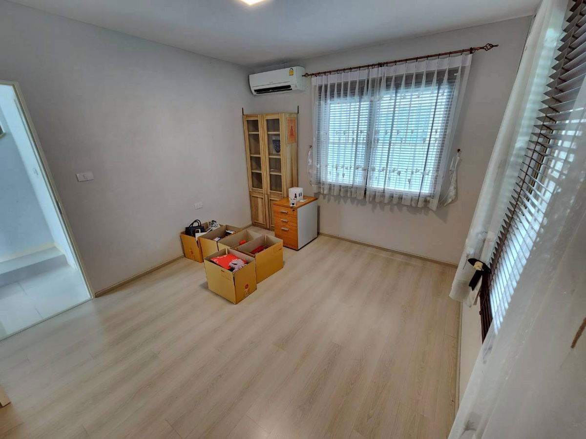 รูป ขายถูก บ้านเดี่ยว วิลลาจิโอ ศาลายา 51ตรวา. 3ห้องนอน 3น้ำ มีห้องนอนผู้ใหญ่ชั้น1 2จอด พร้อมอยู่ เพียง 4.95 mb  - รูปที่ 31/49