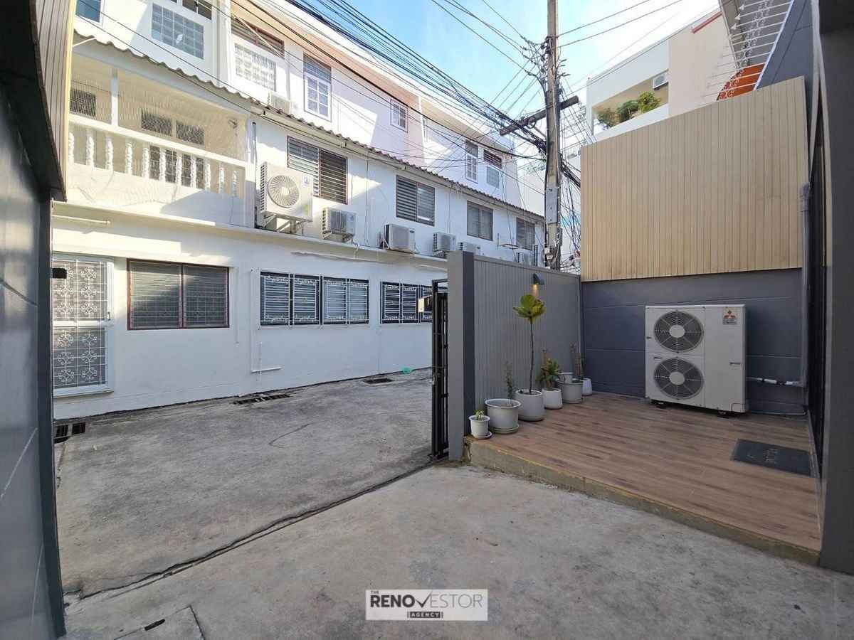 picture For Sale - Spacious Loft-Style Townhome, Ekkamai 22, 215 sqm, Central Bangkok - 6/16