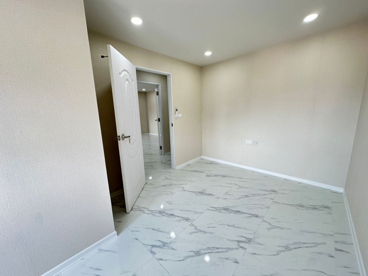 picture Sathorn Suite, 2 bedrooms, 1 bathroom - 3/12
