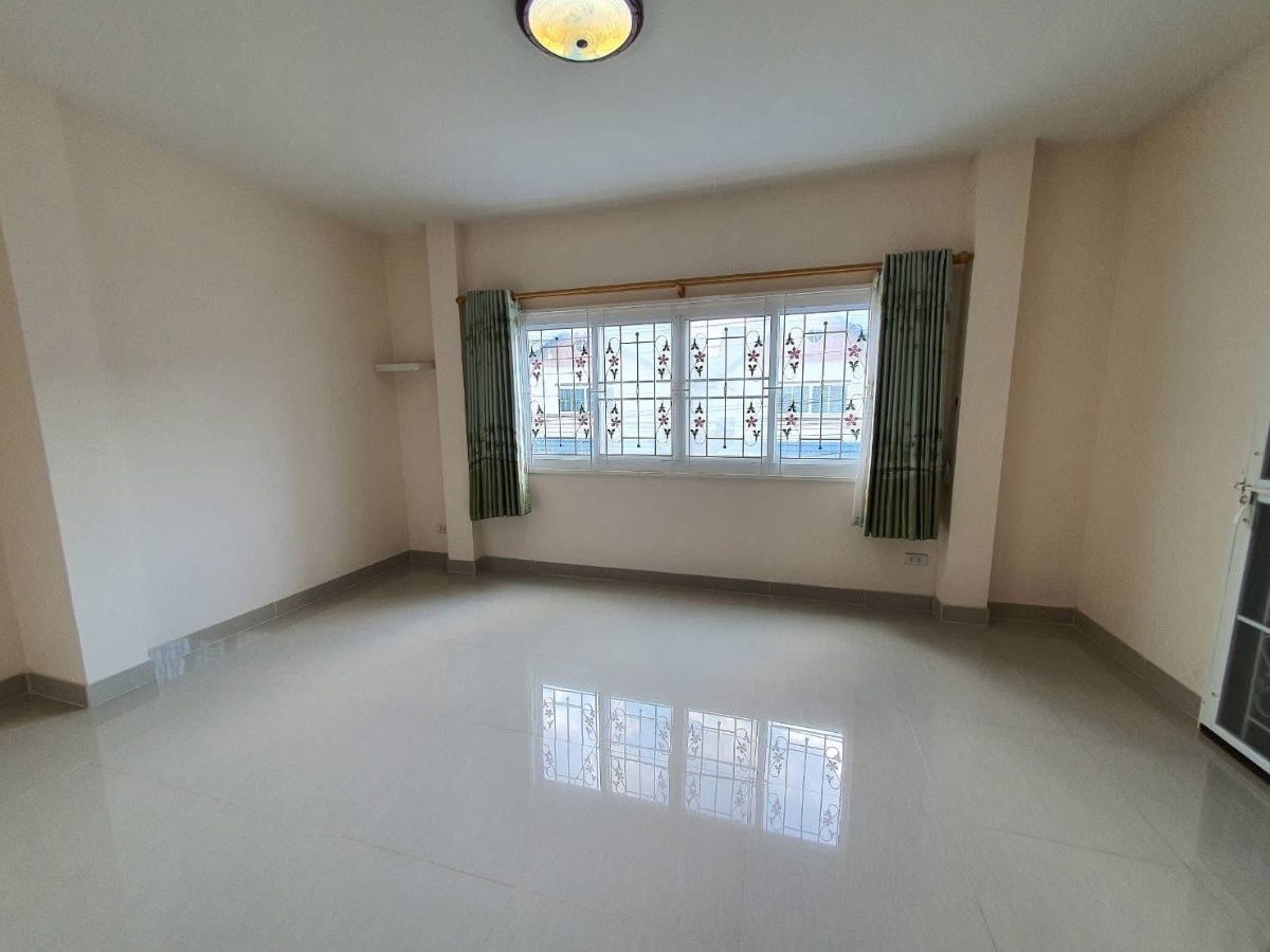 picture UK06-062 🏡 #House for rent #Siriphassorn Bang Phra Village | 2-storey semi-detached house 💰 Rent only 12,000 baht/month - 8/17