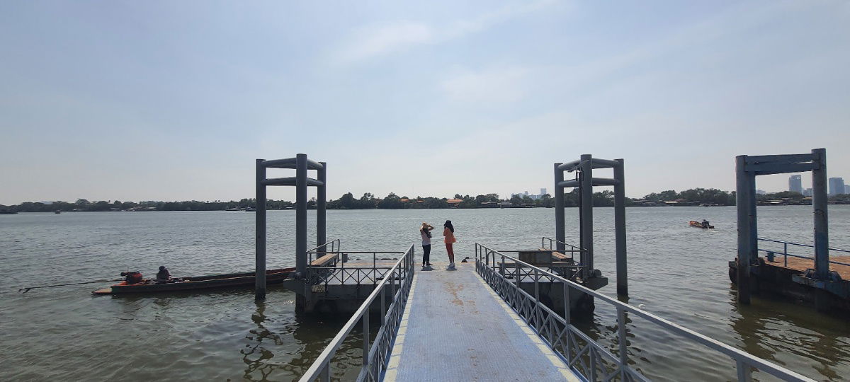 รูป ขายที่ดินริมน้ำ ที่ดินติดแม่น้ำเจ้าพระยา บางกระเจ้า ที่ดินเกือบ 7 ไร่ ติดแม่น้ำเจ้าพระยา ใกล้ถนนเพชรหึงษ์ บางกอบัว 087-9074045 - รูปที่ 3/4