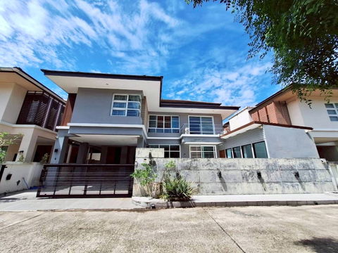 For rent: 2-storey detached house in a project, Khuan Lang location, 3 bedrooms, size 60 sq m. ● Rent 35,000 baht/month