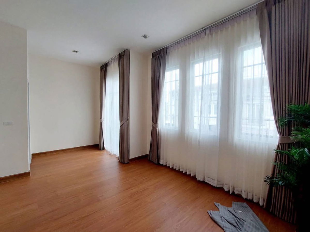 รูป 🏡 ทาวน์โฮมรีโนเวทใหม่ สวยพร้อมอยู่ โกลเด้นทาวน์ รามอินทรา – คู้บอน 27 ✨ รีโนเวทใหม่ทั้งหลัง + แถมเฟอร์ SB / Index พร้อมเข้าอยู่ได้ทันที! - รูปที่ 7/20