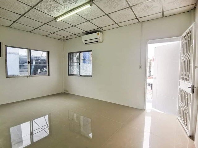 รูป ทาวน์เฮ้าส์รีโนเวทใหม่ 22 ตร.ว ราชพฤกษ์ บางแวก7-16 หัวมุม 3 นอน 2 น้ำ MRTท่าพระ 2กม. BTSจรัญ13 1.5 กม. - รูปที่ 3/8