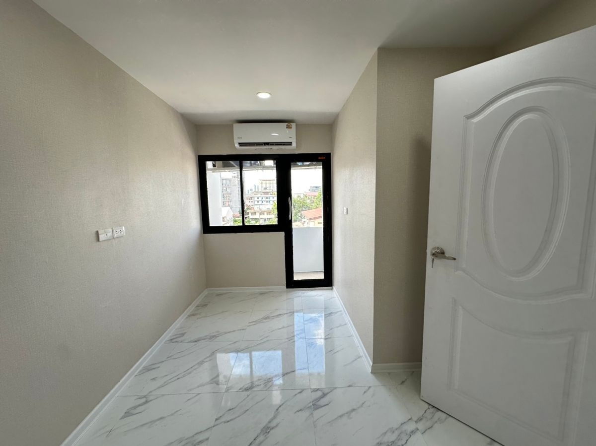 picture Sathorn Suite, 2 bedrooms, 1 bathroom - 4/12