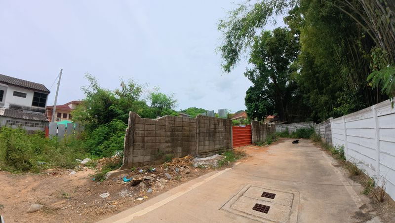 รูป ที่ดินพร้อมสิ่งปลูกสร้าง บ้านเดี่ยวสร้างใหม่ หลังตลาดวรกิจ ศรีราชา ชลบุรี  - รูปที่ 12/12