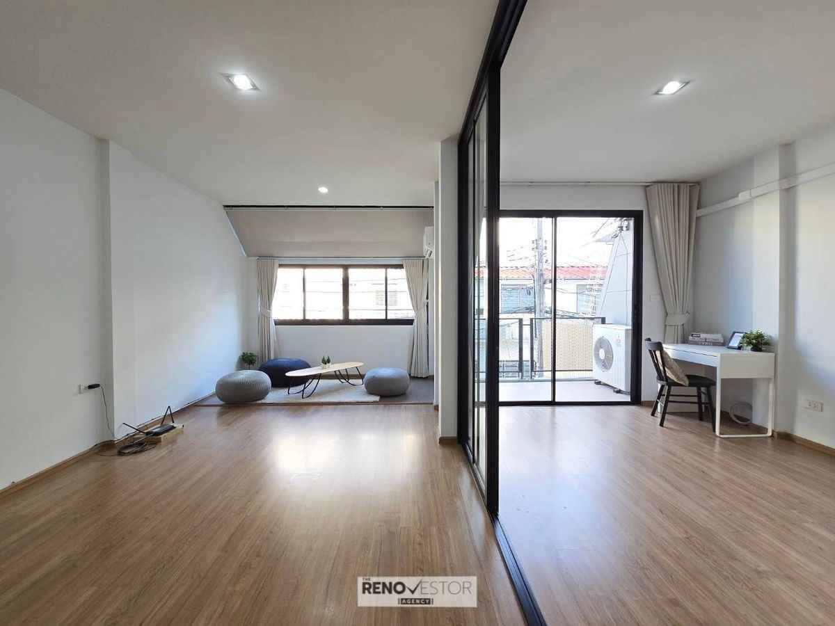 picture For Sale - Spacious Loft-Style Townhome, Ekkamai 22, 215 sqm, Central Bangkok - 9/16