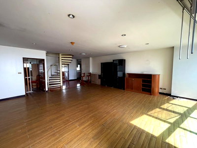 Condos for sale Si Racha Chonburi : Rare Duplex Condo for Sale! 237 sqm with Panoramic Sea View, Eastern Tower Sriracha, Pet-Friendly, Incredible Value!