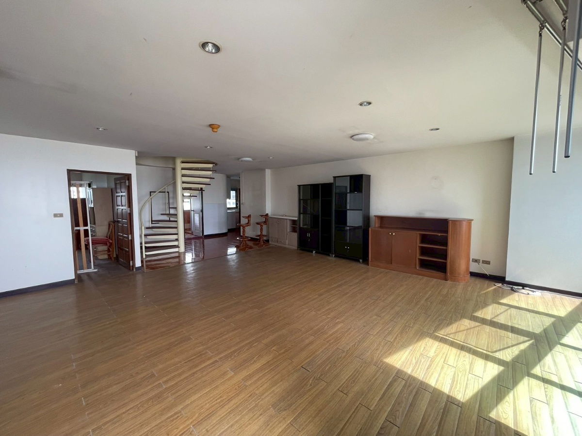 รูป ขายคอนโดหายาก! Duplex 2 ชั้น 237 ตร.ม. วิวทะเลเต็มๆ Eastern Tower ศรีราชา เลี้ยงสัตว์ได้ ราคาดีสุดๆ - รูปที่ 1/17