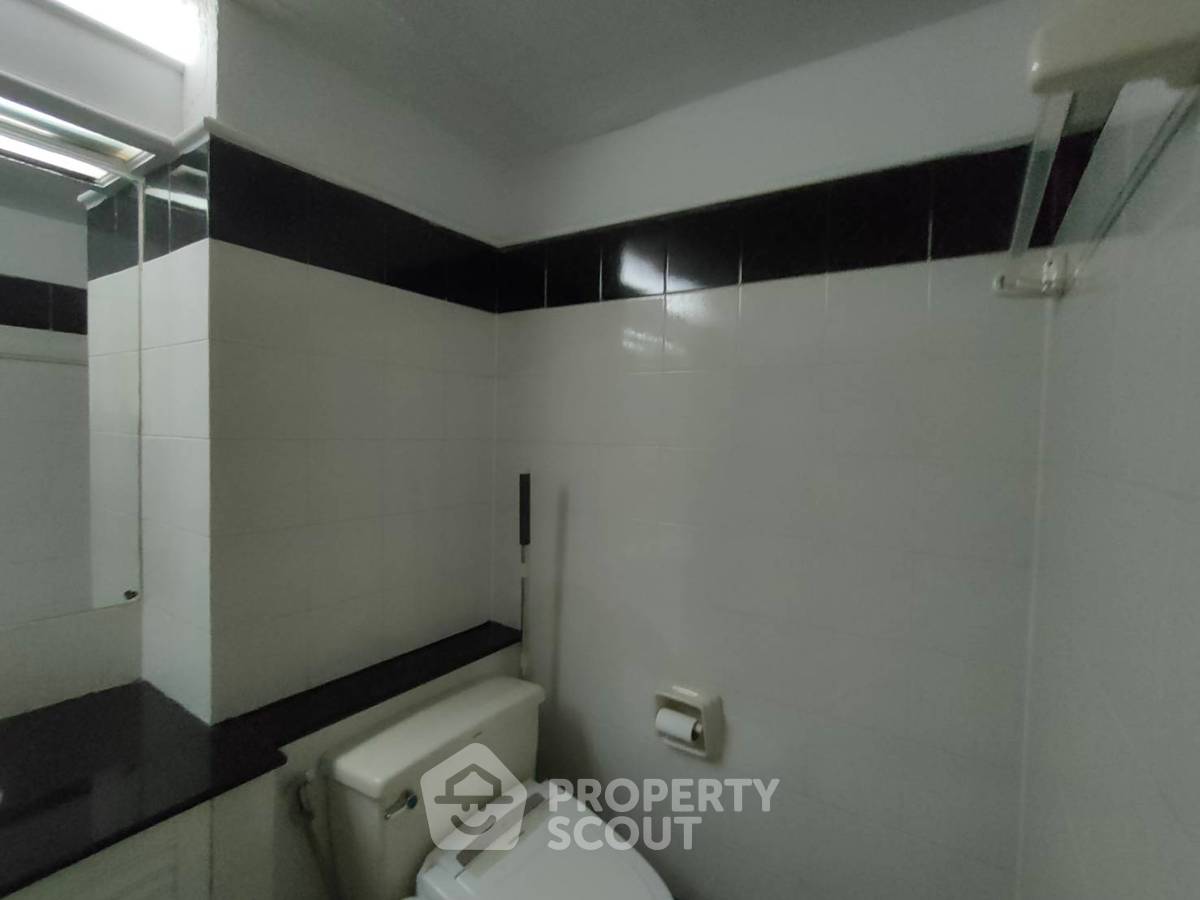 picture 1-BR Condo at Supalai Place Sukhumvit 39 near BTS Phrom Phong (ID 425776) - 3/14