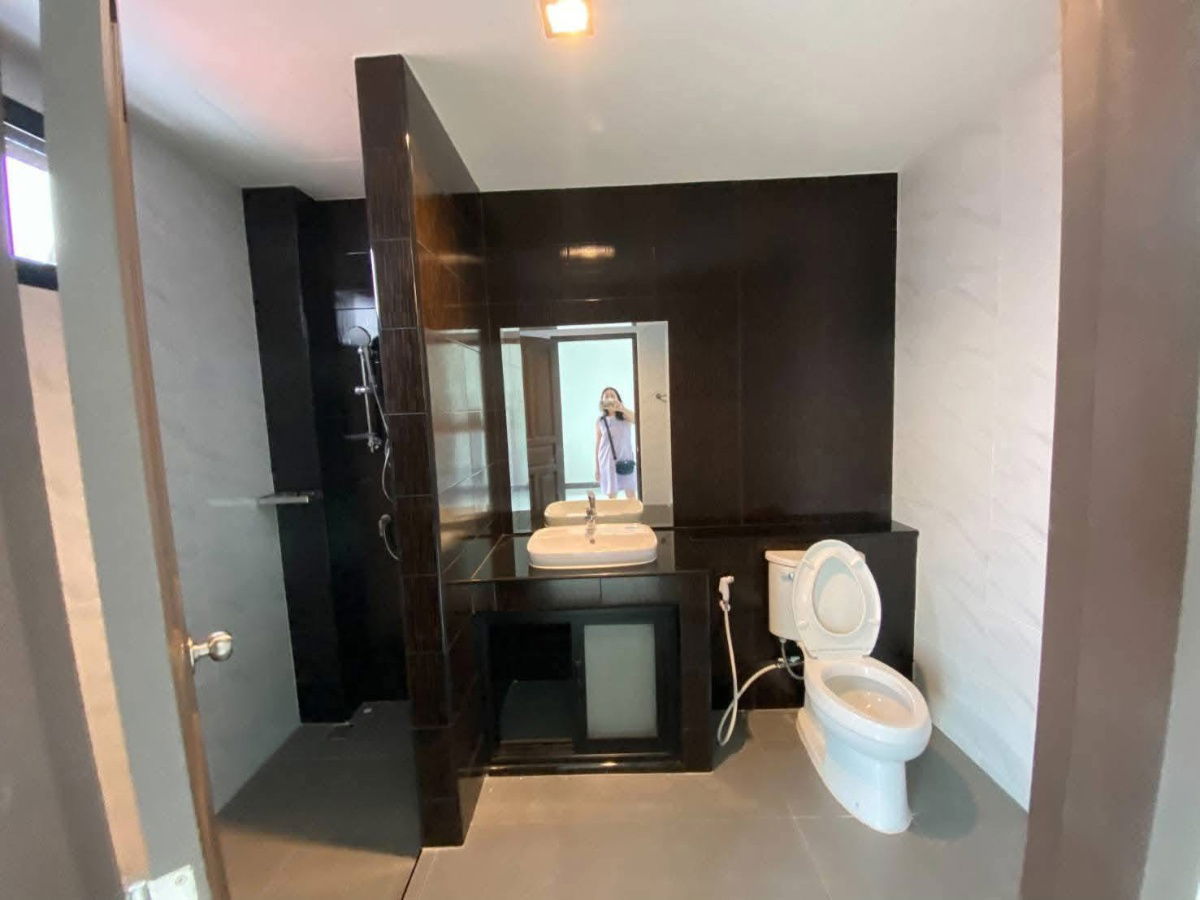 รูป 🏢 บ้าน / โฮมออฟฟิศ / สำนักงานให้เช่า 4 ชั้น 480 ตร.ม. ทำเลใจกลางเมือง ใกล้ MRT สุทธิสาร – MRT ห้วยขวาง - รูปที่ 18/19