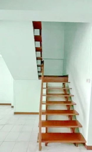 picture Lertlah School is 900m. Phetkasem 102-112 LakSong MRT Station 5.9km. 3-story 3bed Srivichai Hos 700 - 6/8