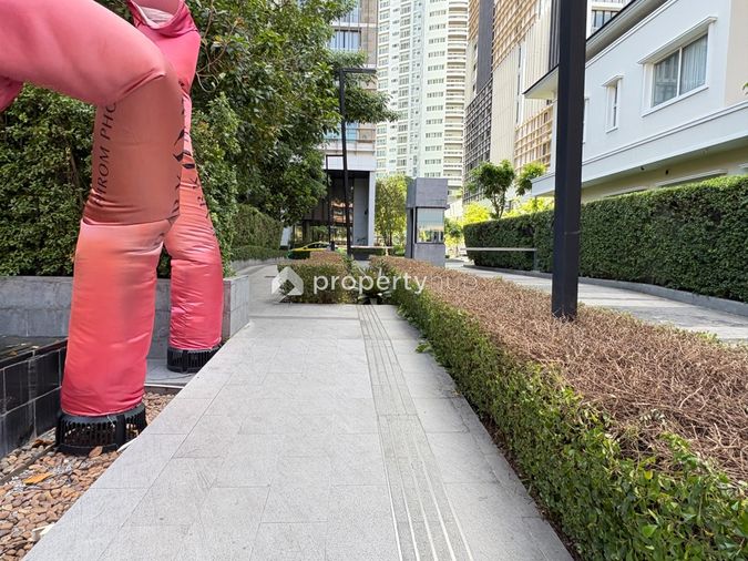 Park Origin Phrom Phong