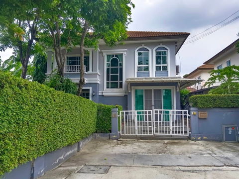 Urgent Sale! 2-Storey Corner House – Prime Location, Watcharaphon – Outer Ring Road