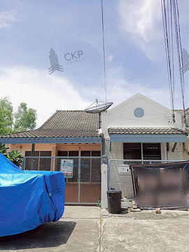 Semi-detached house, Sai Yai Village, near the market and school, fully extended area.