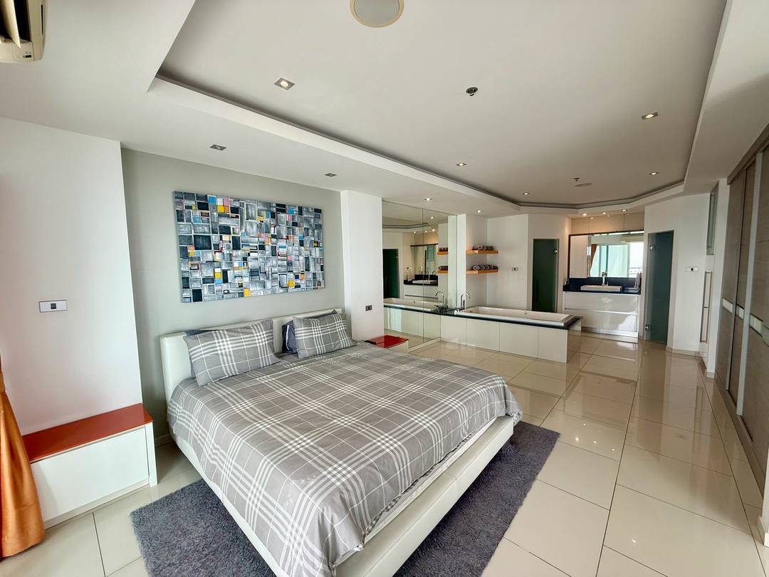 picture 2 Bedrooms Condominium @ View Talay 3 - 9/21