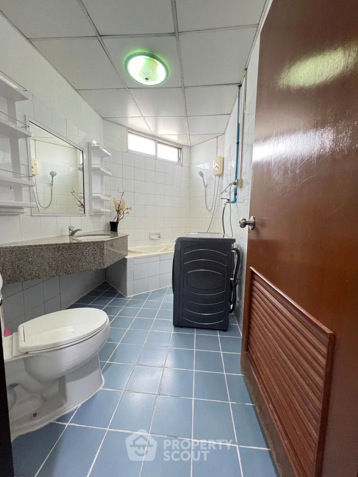 picture 3-BR Condo at Wittayu Complex near BTS Phloen Chit (ID 1529940) - 15/16