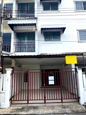 Townhouses for rent Lumlukka Road : Townhouse for rent, 20 sq m, number 28/32 (empty house, no furniture, water pump provided)