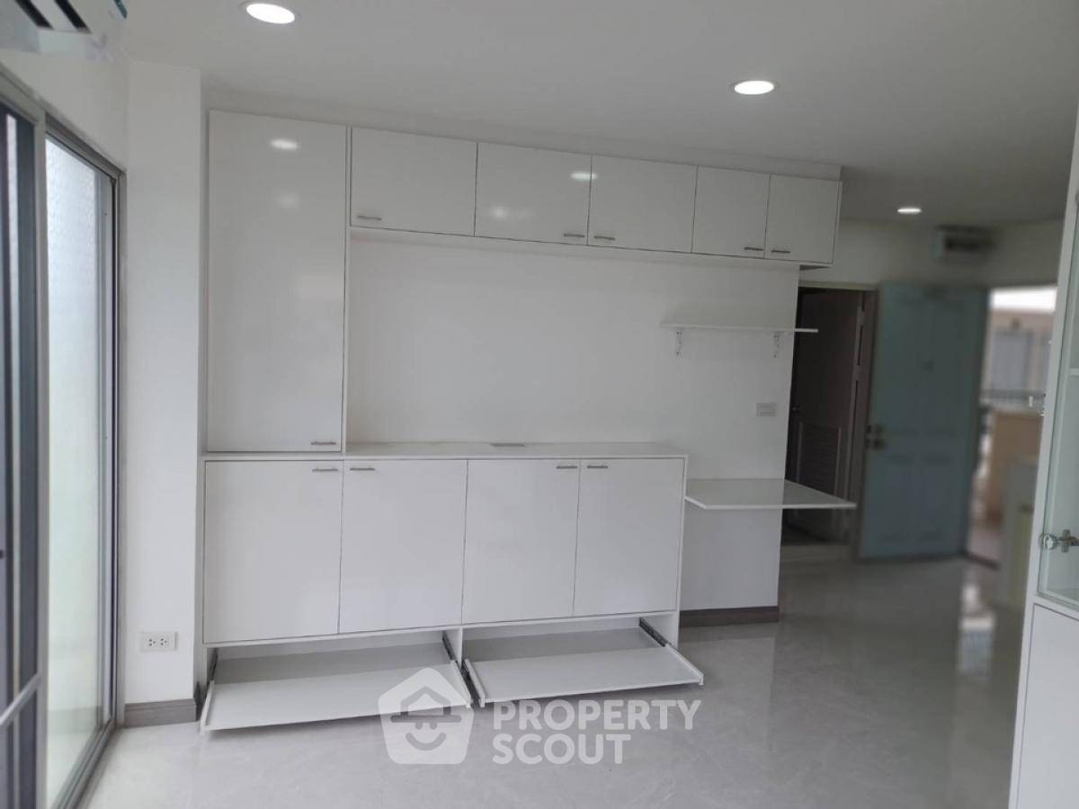 picture 2-BR Condo at The Parkland Bangna in Bang Na Nuea (ID 1590343) - 3/23