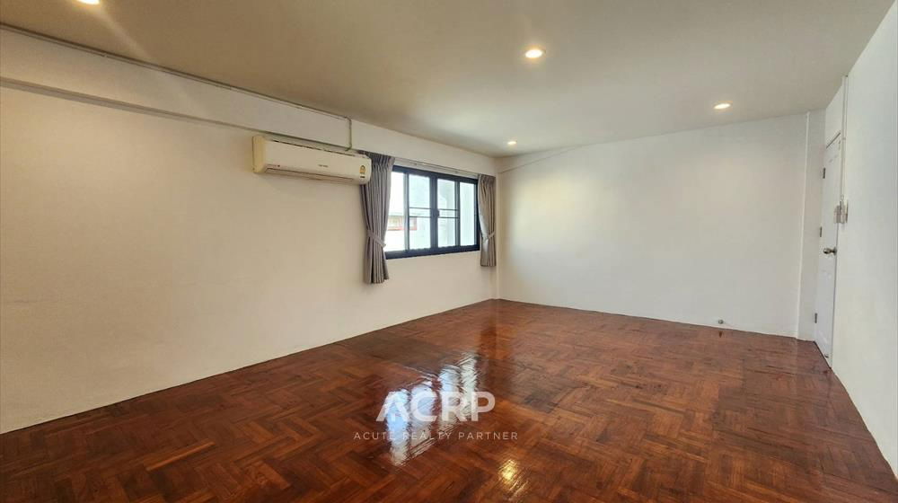 picture Townhouse for rent, newly renovated, Sirikam, Sukhumvit 72, good location, only 500 meters from BTS  - 12/19