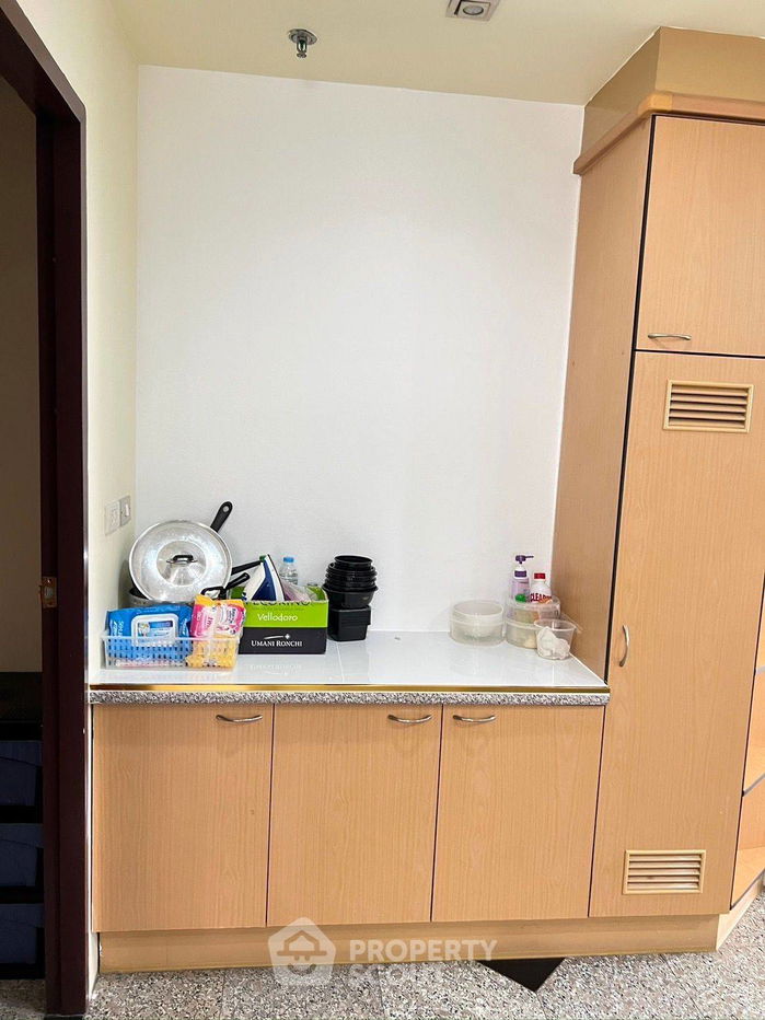 picture 3-BR Condo at Wittayu Complex near BTS Phloen Chit (ID 1930043) - 7/15