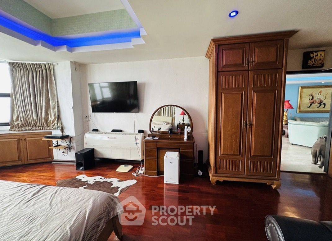 picture 2-BR Condo at Jomtien Complex Condotel close to Jomtien Beach (ID 2256323) - 11/30