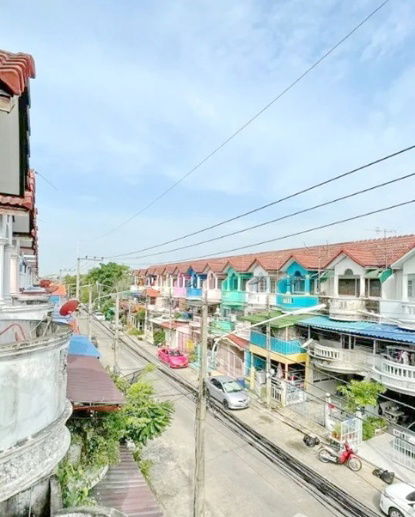 picture Lertlah School is 900m. Phetkasem 102-112 LakSong MRT Station 5.9km. 3-story 3bed Srivichai Hos 700 - 8/8
