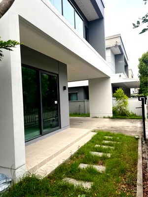 บ้านเดี่ยวให้เช่า : บ้านเดี่ยวเช่า 4 ห้องนอน โครงการ Centro ดอนเมือง แจ้งวัฒนะ