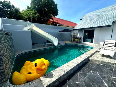 Houses for rent Nong Prue, Chonburi : Pool villa for rent near Soi Bua Khao, Pattaya Beach