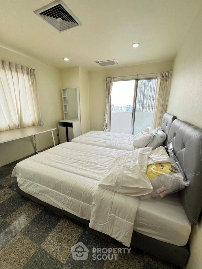 picture 3-BR Condo at Wittayu Complex near BTS Phloen Chit (ID 1930043) - 4/15