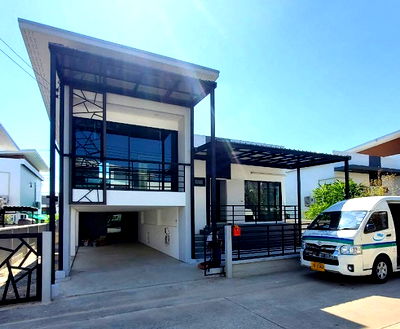 Houses for rent Ladkrabang Road Road : KMITL Inter School.3.8km. Lotus LuangPhaeng Rd 800m.2-story house for rent shady 52 sq.wa. 210 sq.m