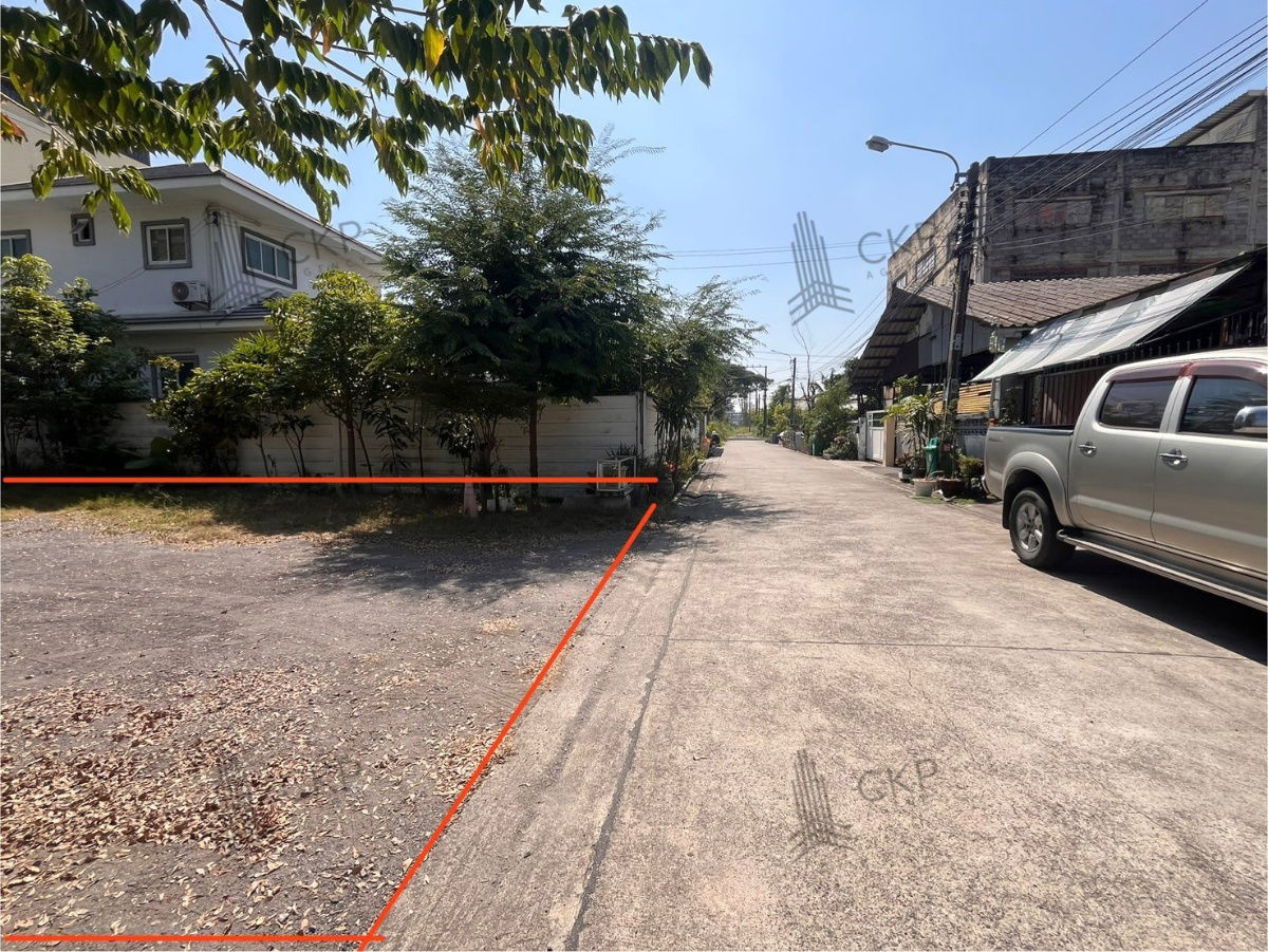 รูป ที่ดินเปล่า ถมแล้ว ใกล้ม.รามคำแหง(บางนา) ใกล้ตลาดนัดและห้างสรรพสินค้า ใกล้ถนนหลายเส้น - รูปที่ 3/6