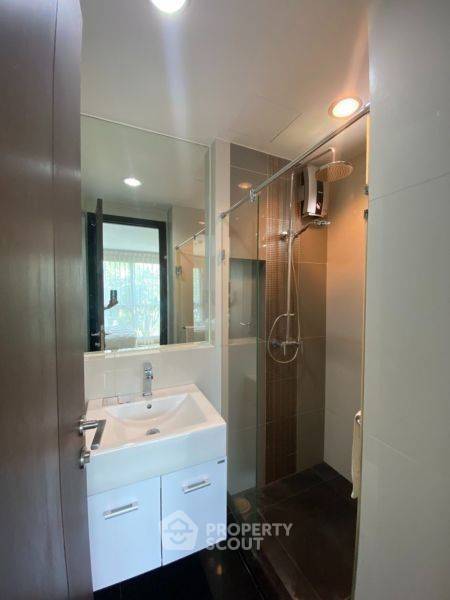 picture 2-BR Condo at Rhythm Sathorn-Narathiwas near BTS Chong Nonsi (ID 2256324) - 10/10